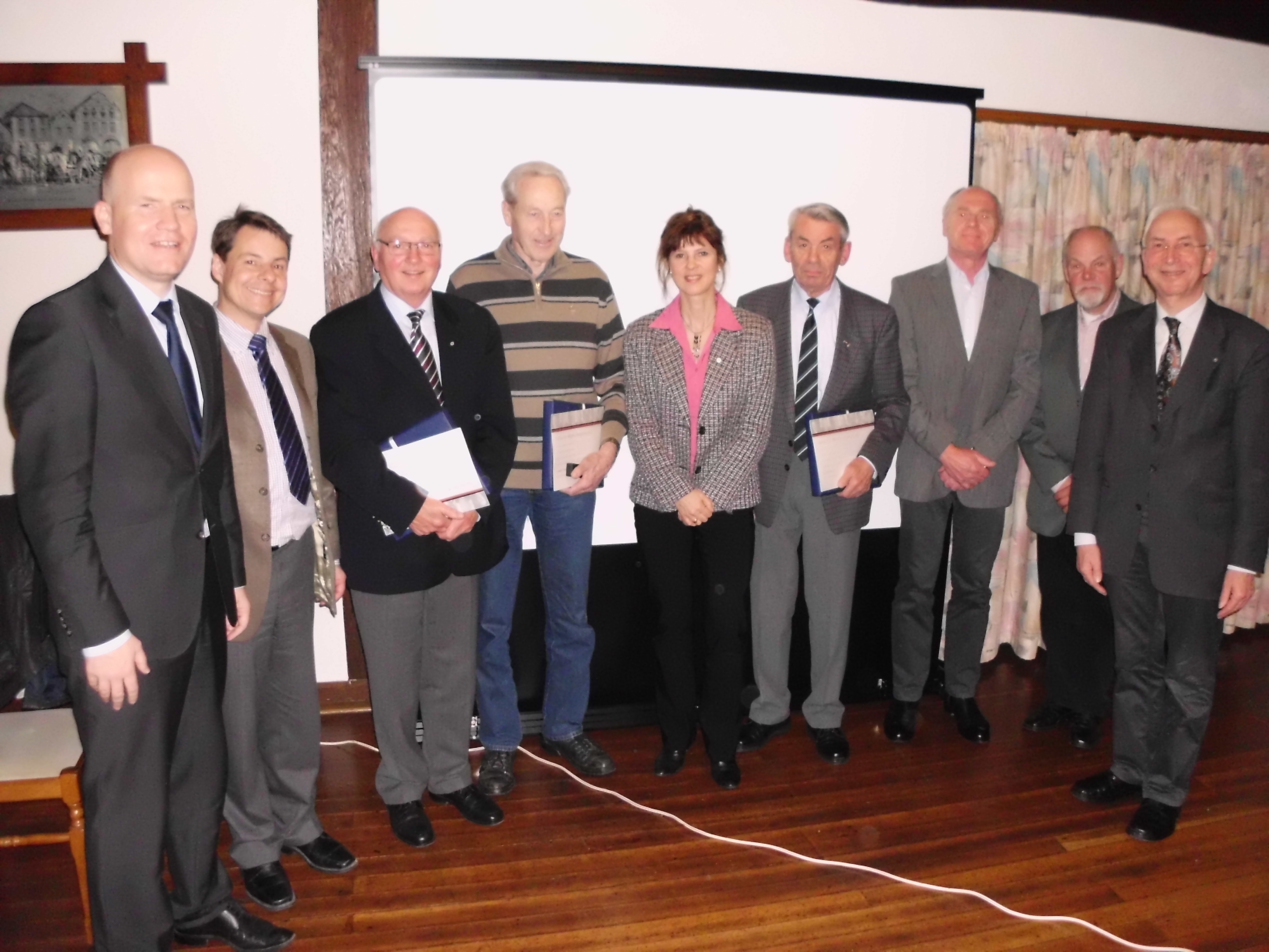 Von links: MdB Ralph Brinkhaus, Volker Bartling, Reinhard Diekmann, Ludwig Schmitt, Regina Hartlage, Gerhard Horst, Klaus-Dieter Beste, Gnter Steinbrgge, Arnold Weling